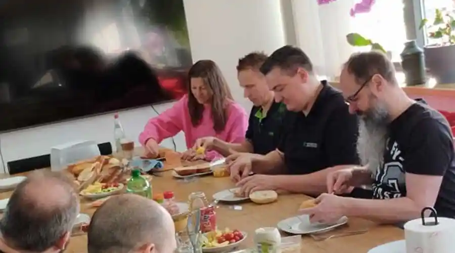 Die Kollegen vom Energiebüro Jenninger beim Frühstück