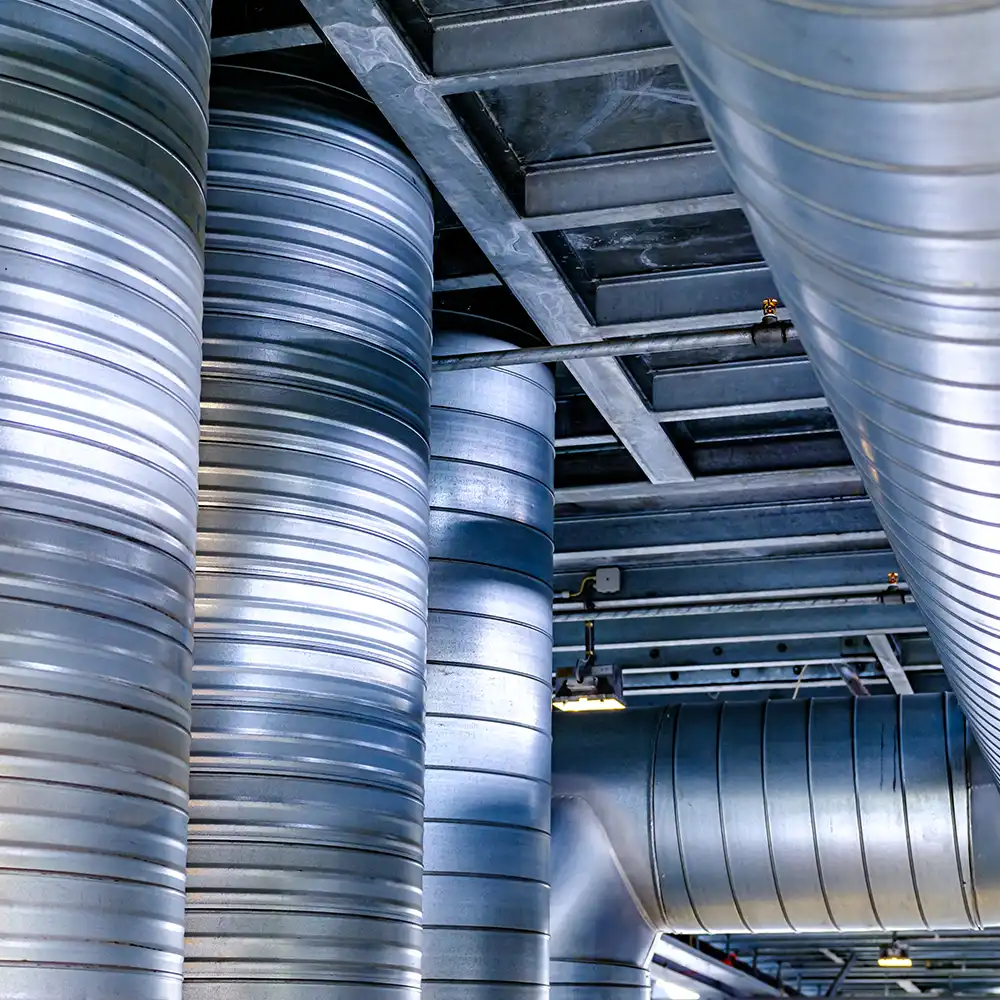 Industrielle Lüftungs- und Absauganlage in Produktionshalle – energieeffiziente Fördermaßnahme